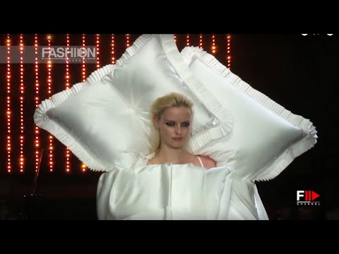 VIKTOR&ROLF Fall 2018 Haute Couture Paris - Fashion Channel