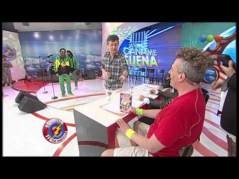 Tu cana me suena: Rebo regala su libro a Alex Ubago