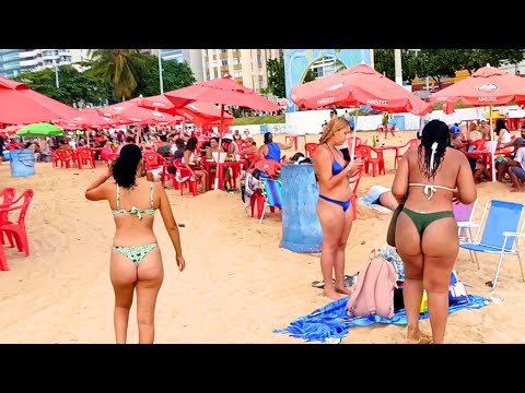 PRAIA da Costa em VILA-VELHA no ESPÍRITO SANTO com suas ilhas paradisíacas