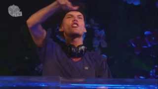 'Sebastian Ingrosso & Tommy Trash - Reload' played by Avicii @Tomorrowland 2013