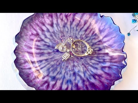 Beautiful Lacing in This Resin Ocean Serving Board