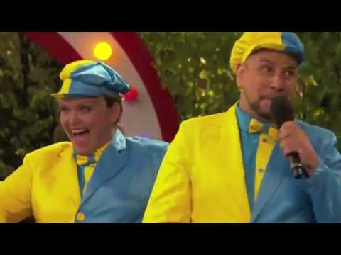 Milda Makter hyllar Tore Skogman på Allsång på Skansen.