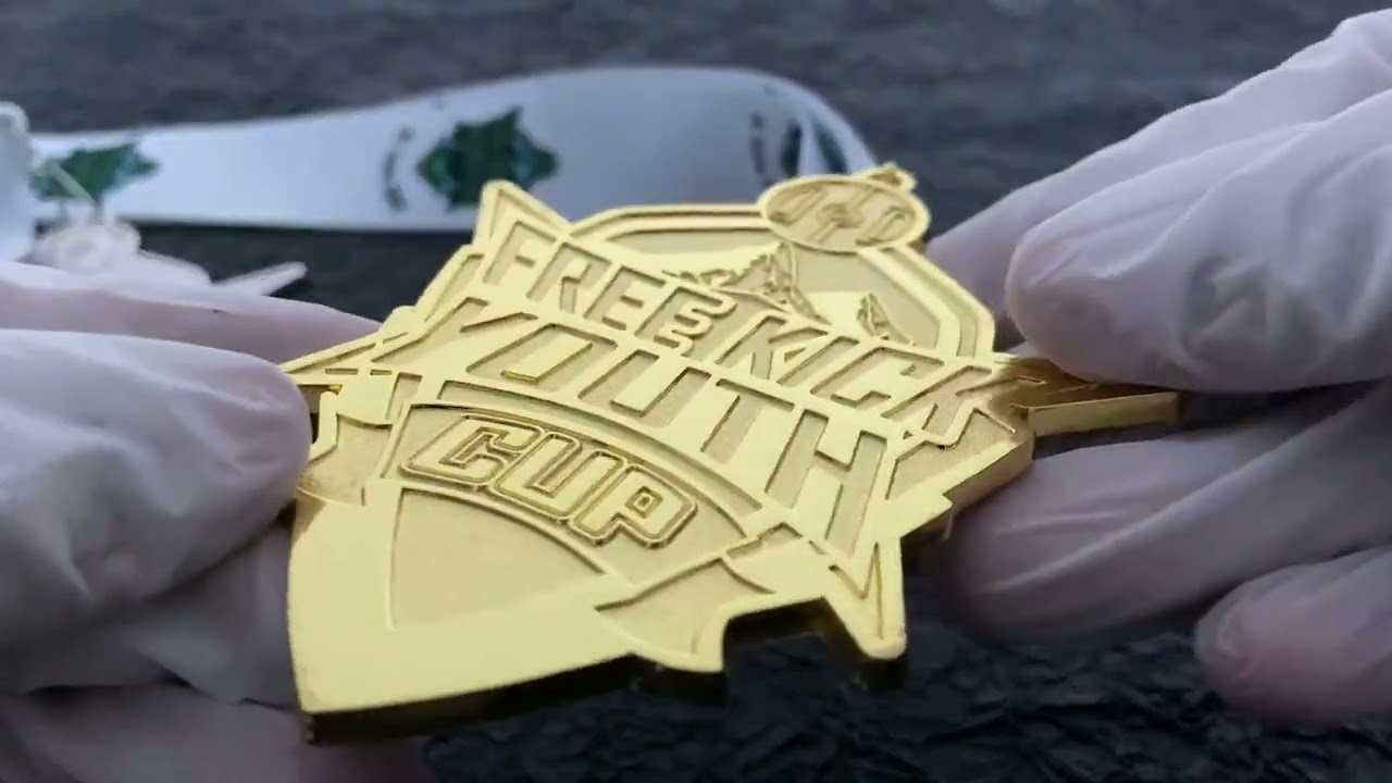 1464 - Free Kick D-Shaped Buckle Sharp Corner Medal