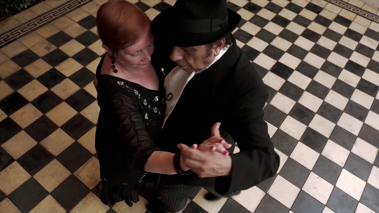 BUSCANDOTE - Gloria y Eduardo Arquimbau con El Cachivache Quinteto