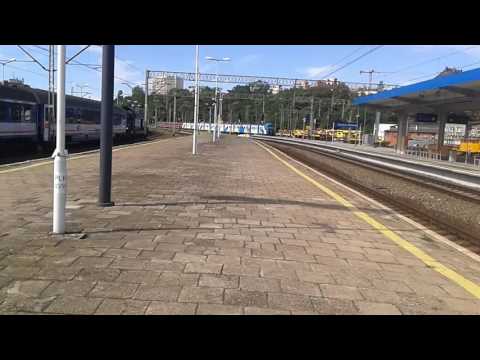 Wjazd EP07-345 z IC Barnim spychanie wagonów przez Stonkę