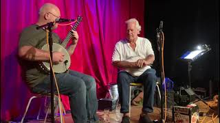 Geoff Lakeman playing spoons with Rob Murch on banjo