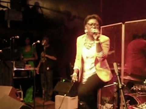 Indy Eka au Sankofa - Down On My Knees