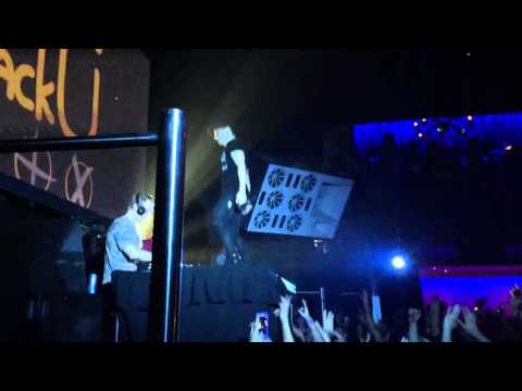 Jack Ü/Skrillex/Diplo live at 1015 Folsom singing/dancing to Sorry ft. Justin Bieber