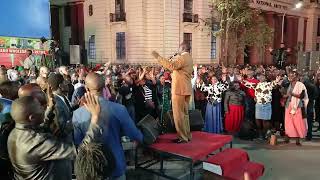 Download lagu Nashuka chini Yesu uinuliwe... mp3