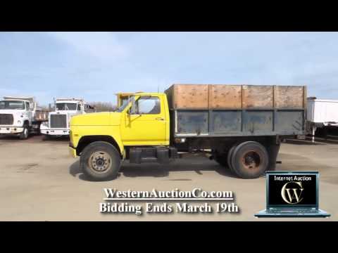 Lot 76   1982 Ford W 12' Box