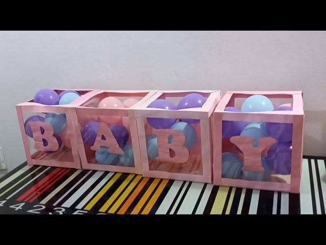Vídeo relacionado con 105 Cajas Baby Shower Decoración para Niños o Niñas, 6 Caja Globo Transparente con 54 Letras, 45 Globos Blancos Oro, Cajas Bebé para Decoracion Baby Shower, Cumpleaños, Bautizo, Nombre Personalizado