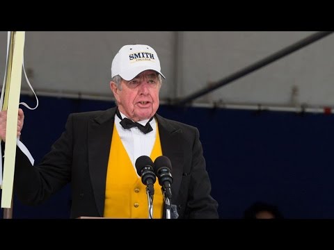 保安官ロバート・ガーヴィーが2016年スミスカレッジ記念式典を閉幕 (Sheriff Robert Garvey Closes 2016 Smith College Commencent Ceremony)