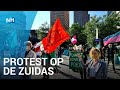 Extinction Rebellion demonstreert op Amsterdamse Zuidas