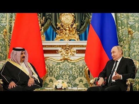 ملك البحرين يلتقي الرئيس الروسي في موسكو ويكشف عن تنظيم مؤتمر سلام دولي