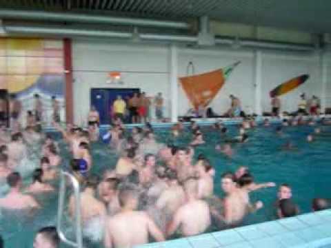 Hakke im Schwimmbad in Kastellaun @ Nature One 2010