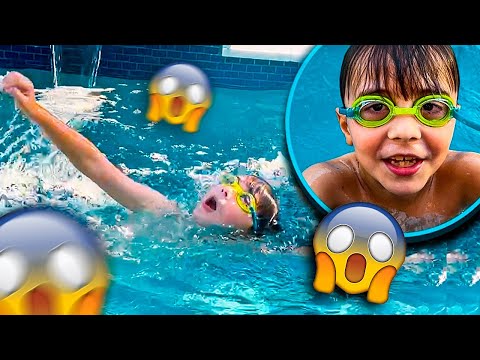 MARCOS ATRAVESSOU A PISCINA SOZINHO PELA PRIMEIRA VEZ - Família Brancoala no EUA