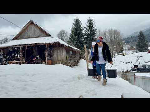 Living in the winter of a grandmother in the mountains with her daughter and grandchildren