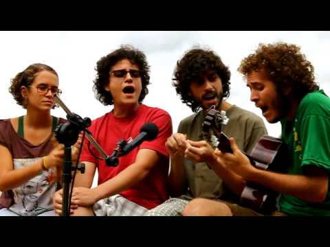 RUA A (Graveola e o Lixo Polifônico / UM E MEIO)