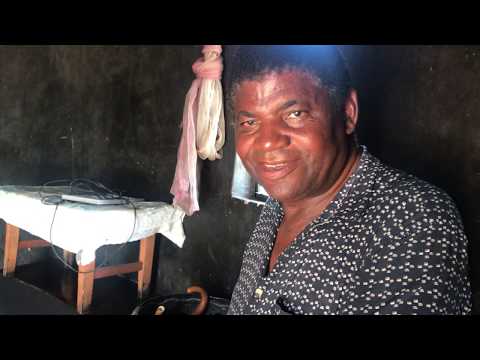 Cosmas Magaya explaining John Kunaka Mbiras