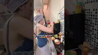 Download lagu Ayu Ting Ting Cooks Burgers for Her Mother Again on Saturday Morning #ayutingting #shorts mp3