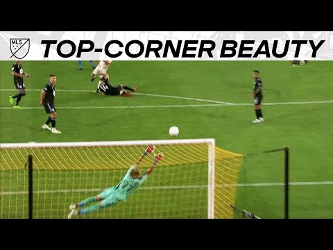 Carlos Vela Scores Top-Corner Beauty!