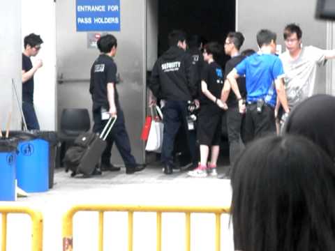 120219 SS4SG - Arriving at indoor stadium