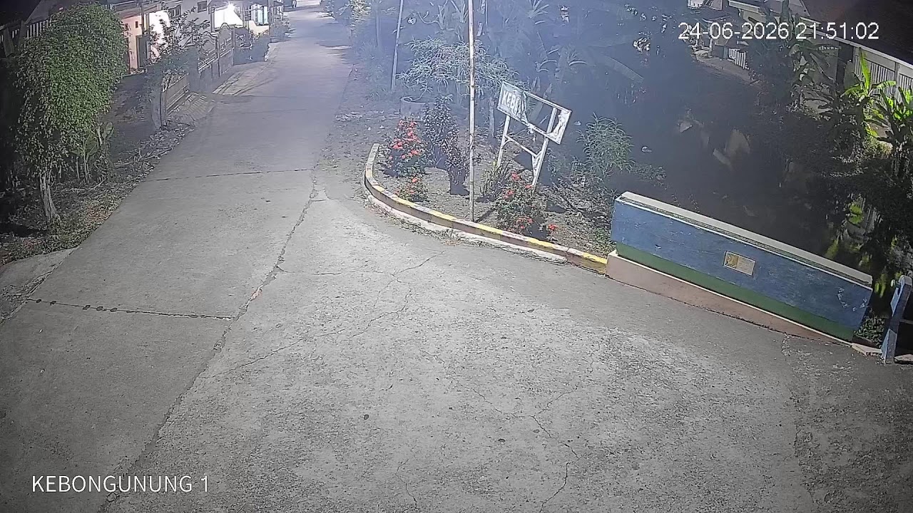 Live webcam view of Kebongunung Bridge Street Junction