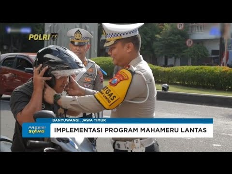BERBAGI HELM GRATIS KEPADA MASYARAKAT