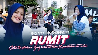 Download lagu Woro Widowati - Rumit ( Music Live) Cinta itu sederhana Yang rumit itu kamu Mencintaimu itu mp3