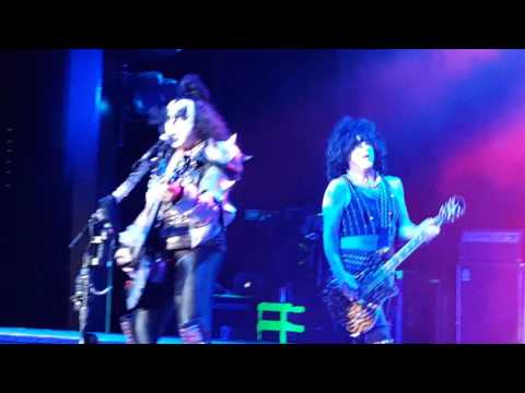 Kiss Kruise VI Radioactive Indoor Show 1