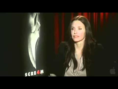 Scream 4 (Featurette 'Courteney Cox')