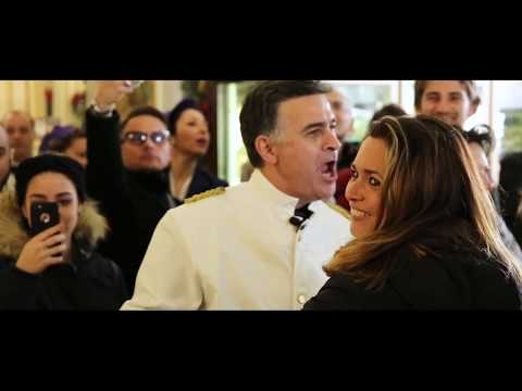 Flash mob sulla canzone napoletana al Gran Caffé Gambrinus