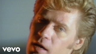 Daryl Hall &amp; John Oates - Maneater (Official Video)