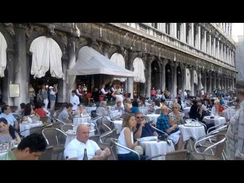 «Песня про зайцев» на площади Сан-Марко в Венеции / Russian song (Piazza San Marco in Venice)