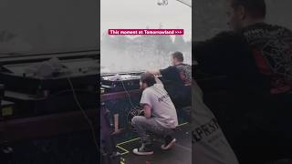The sit down during Calling (Lose My Mind) at Martin Garrix’s B2B with Alesso #tomorrowland