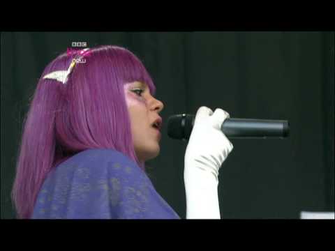 Lily Allen, "Oh my God" y "Everything's just wonderful", Glastonbury 2009