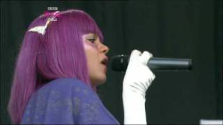 Lily Allen, &quot;Oh my God&quot; y &quot;Everything&#39;s just wonderful&quot;, Glastonbury 2009