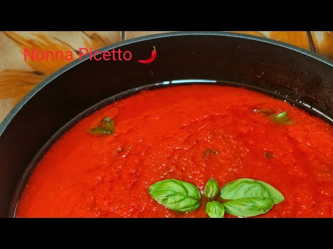 Sugo di pomodoro semplice con pomodori freschi passati: ricetta calabrese di Nonna Picetto 🌶️