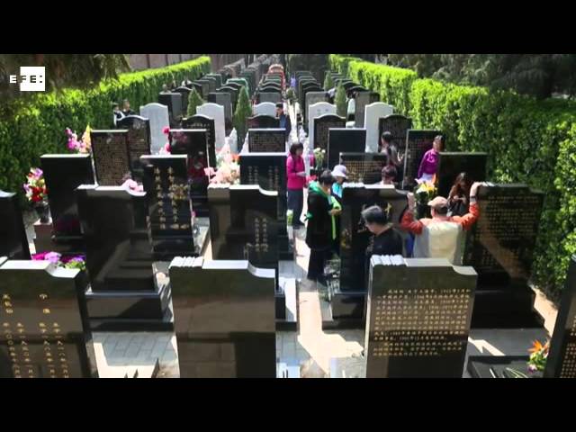 Vídeo relacionado con Dinero ancestral | Ritual Ancestral Dinero | Papel ceremonial tradicional para Qingming Fest y rituales de cuidado de tumbas con 100 hojas