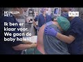 Bobbi Eden en Monica Geuze helpen mee in het ziekenhuis