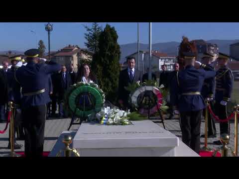 Fjalët e Albin Kurtit te varri i Ibrahim Rugovës