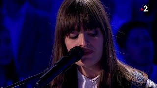 Clara Luciani interprète en live "La grenade" #ONPC