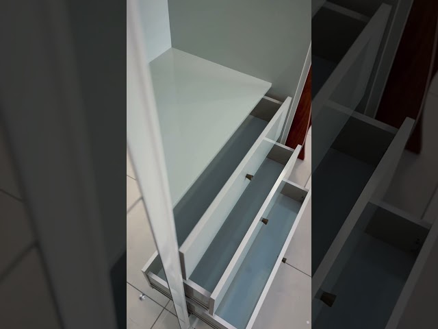 Guarda-Roupa Casal Mali 2 Portas 3 Gavetas 100% Mdf com Espelho Off White/Peroba - Europa Móveis