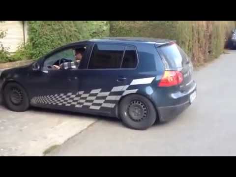 50ig Kisten Bier in einem VW Golf