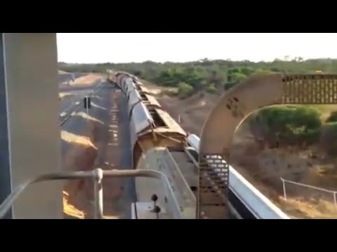 Australian trains 6 - QR national now Aurizon grain train to Mingenew and loading