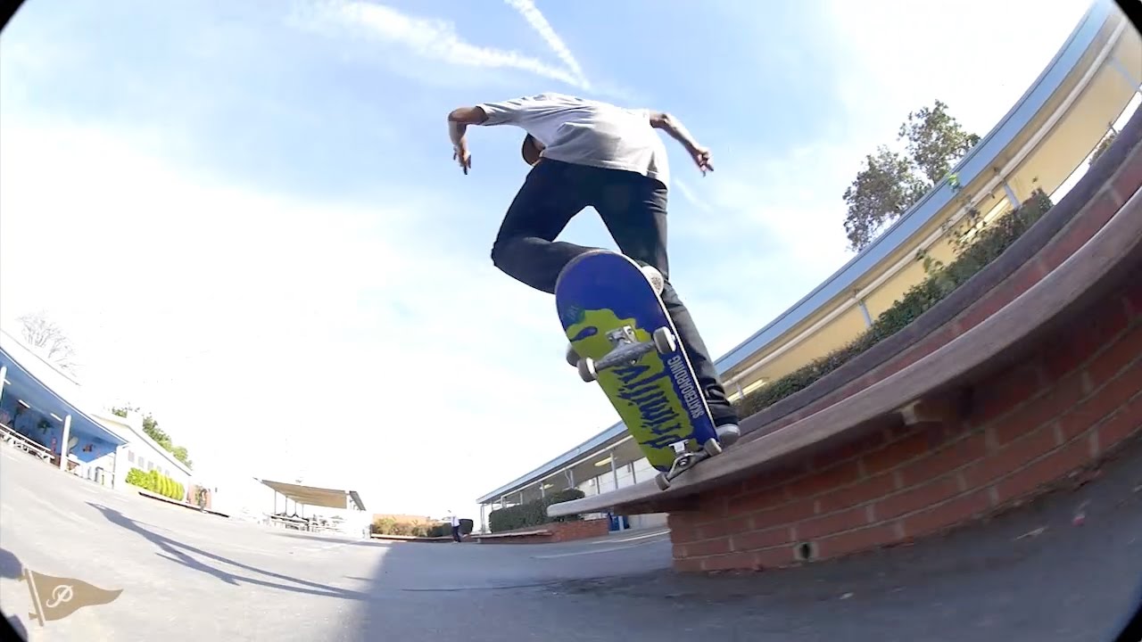 Devine Calloway es pro de Primitive Skateboarding