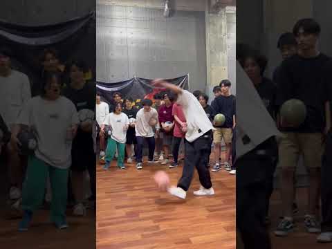 Yuri does a 4 REVOLUTION !!!! 😨😨😨 #freestylefootball