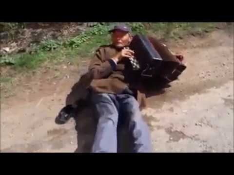 Acordeonista pasado de Copas