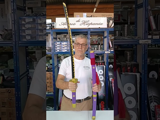 Vídeo relacionado con Hashiman Katana One Piece - Réplica Sable Manga Anime + Soporte Espada de Madera + Cinturón - Juguete Cosplay Catana Japonesa Niños Adultos - Juego Disfraces Ninja (Roronoa Zoro Enma Morada)
