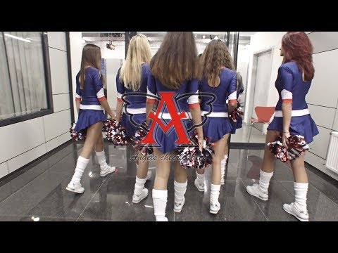 Vianoce s Angels cheerleaders [Divine pictures]